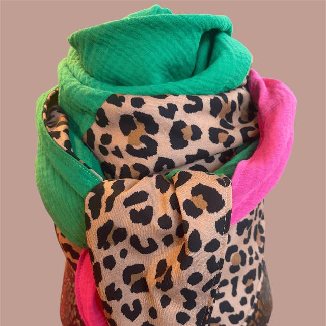 ÉCHARPE VERT BRÉSIL, ROSE &amp; LÉOPARD – ÉCHARPES COULEURS AUDACIEUSES